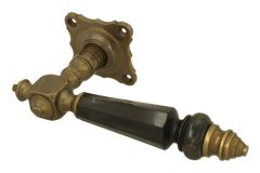 Single door handle with rosette antique brass horn (1890)