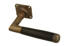 Single door handle with rosette antique brass ebony (1918)